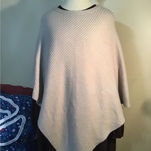 Women’s one size Tabitha Webb sweater poncho CC
